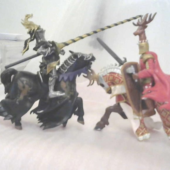 17 TH CENTERY MID EVIL KNIGHTS AND HORSES 2 HORSES & 2 KNIGHTS IN SETS - Picture 1 of 5